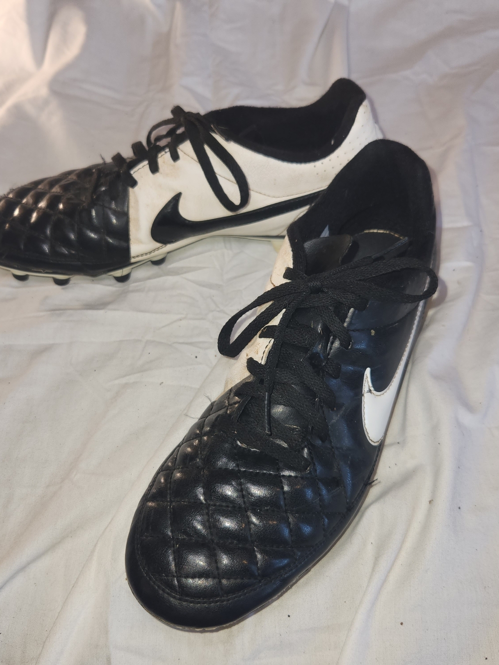 Nike Tiempo Youth Black & White Athletic Soccer Cleats 9